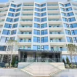 Seapearl In Infinity Pools And Spa-parking