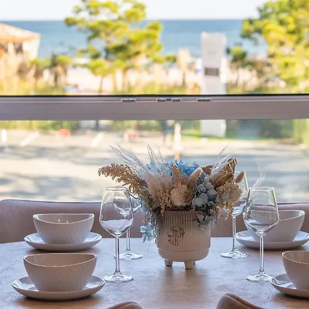 Seapearl In Infinity Pools And Spa-parking