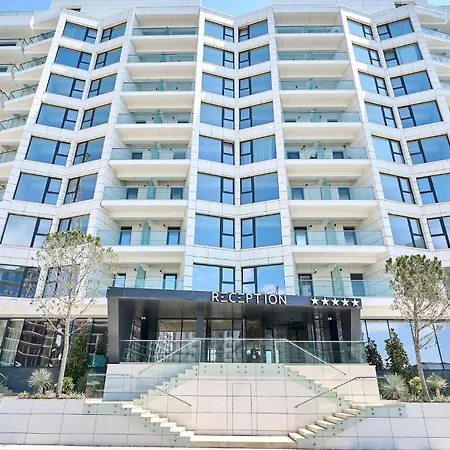 Seapearl In Infinity Pools And Spa-parking